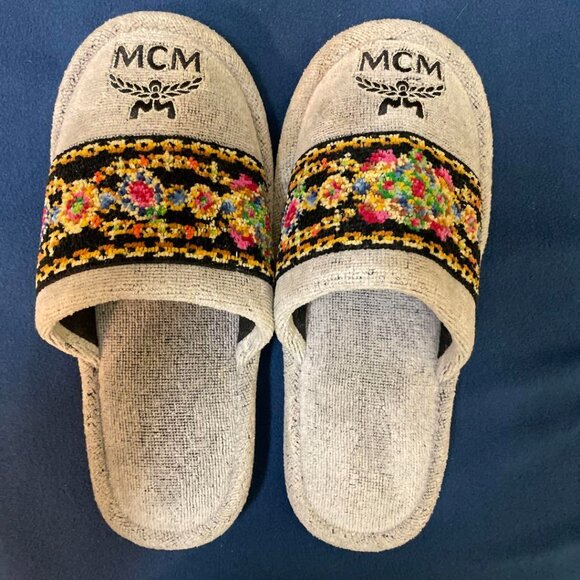MCM Slippers Size SM  5-7 - Picture 2 of 7